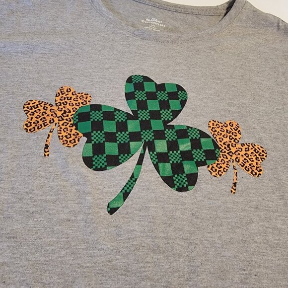 NWT Celebrate St Patrick's Day Top Women's Size L Shamrock Tee Gray New - Picture 2 of 6